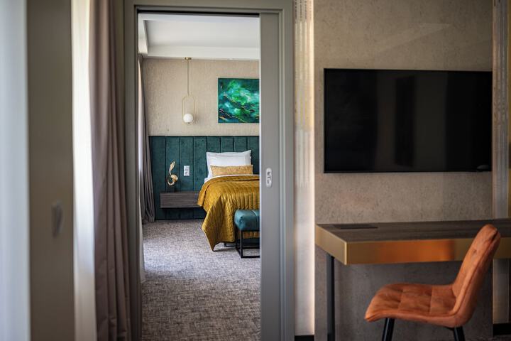 Room 10 of 68