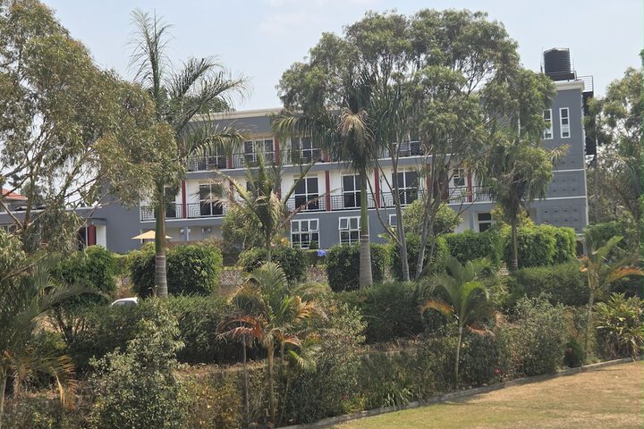 Hotel Exterior 16 of 17