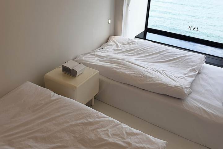 Room 42 of 72