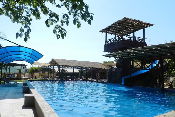 Pool 13 of 32