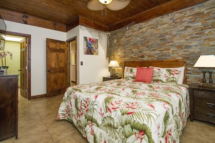 Room 4 of 34