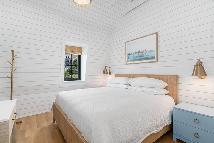 Room 4 of 20