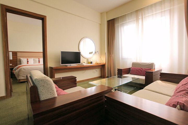 Room 12 of 88