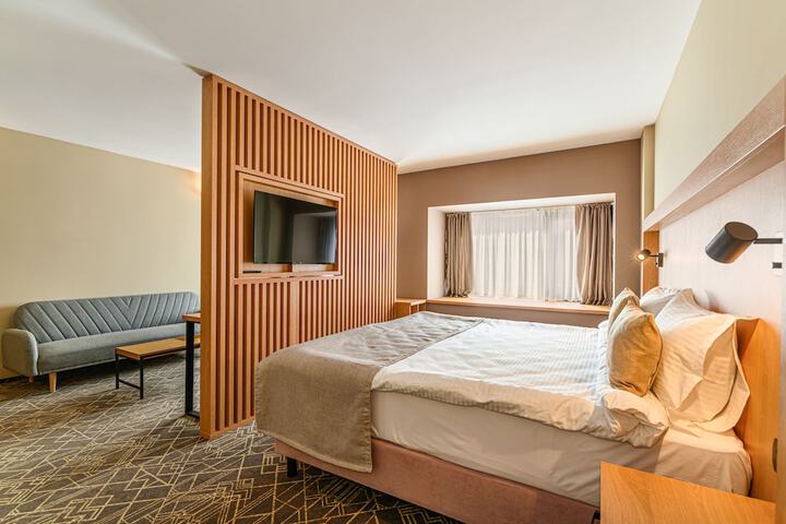 Room 44 of 65