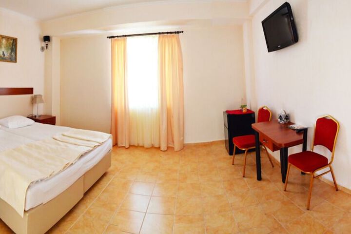 Room 3 of 37
