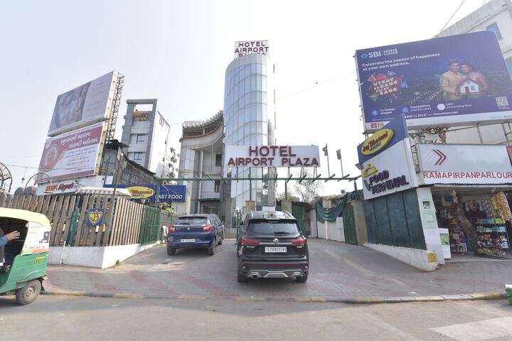 Hotel Airport Plaza