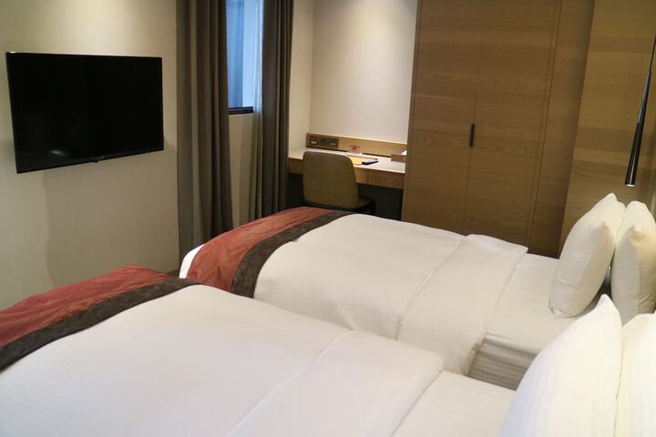 Room 11 of 105