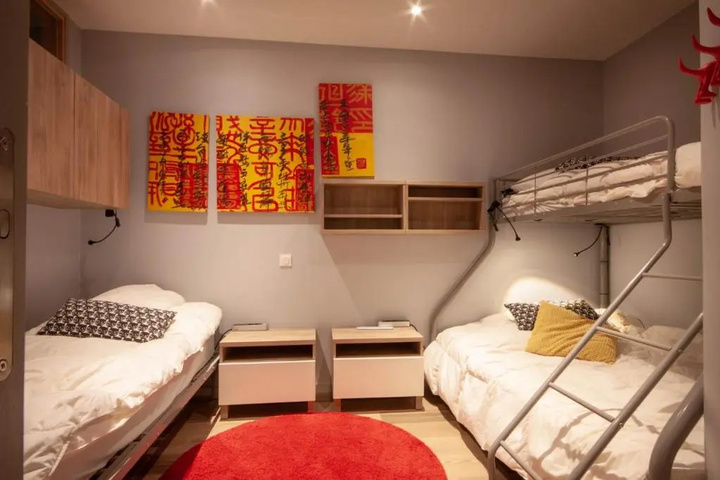 Room 5 of 11