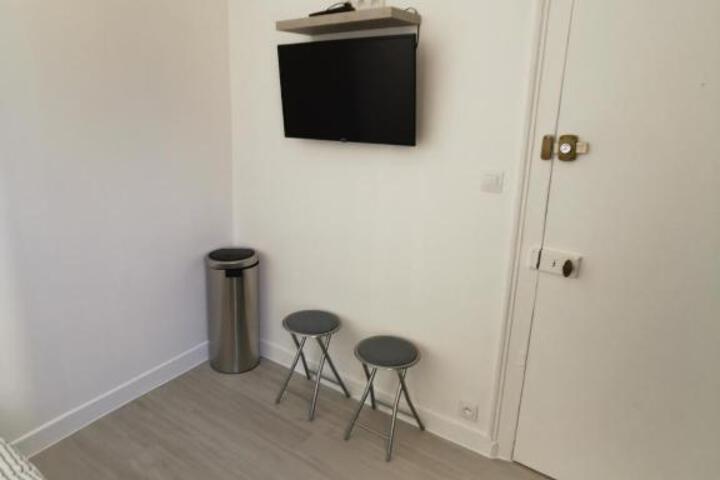 Room 2 of 7
