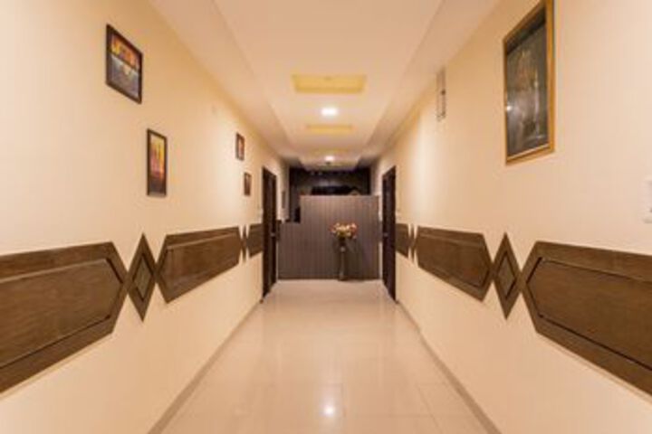 Ballroom/Hall 18 of 22