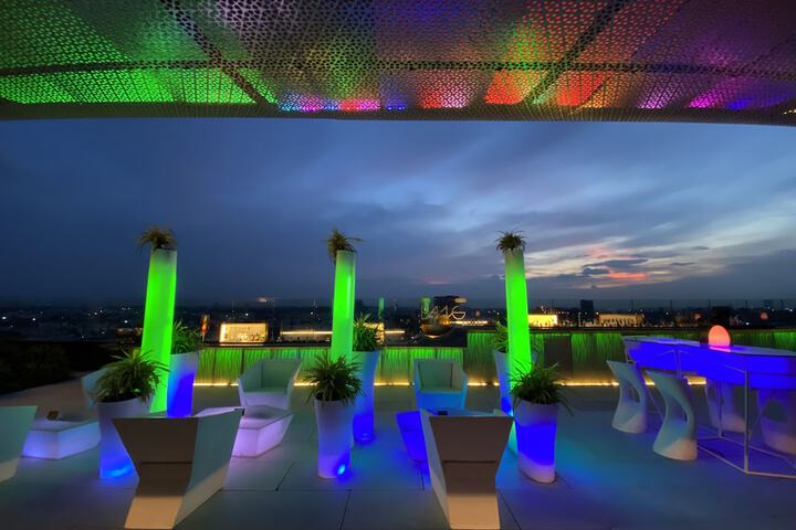 Lounge 96 of 128