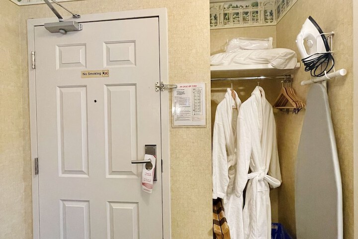 Room 28 of 112