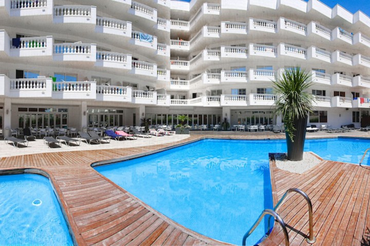 Hotel with Pool
