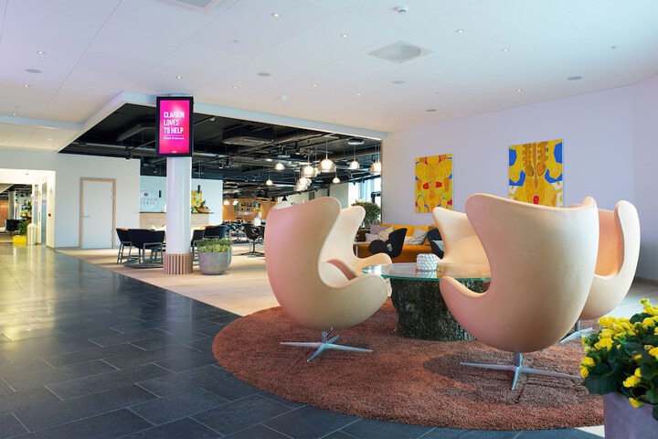 Entrance & Lobby