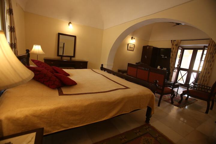 Room 6 of 60