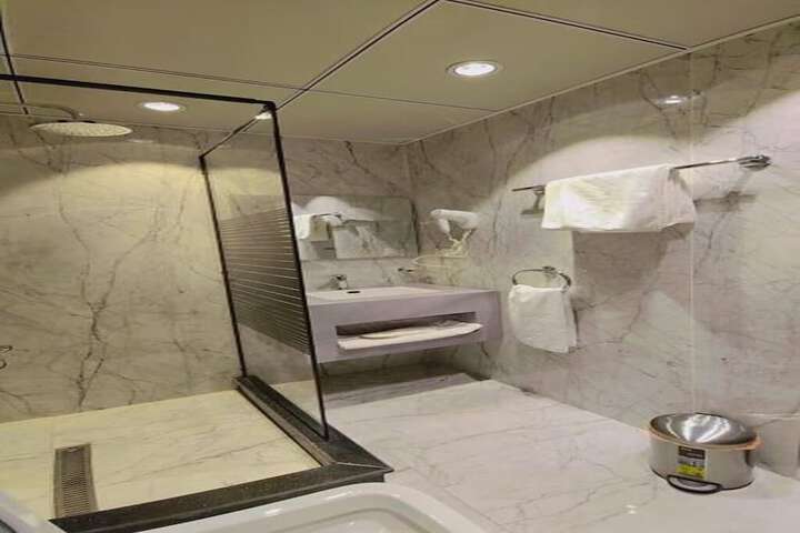 Room 14 of 28