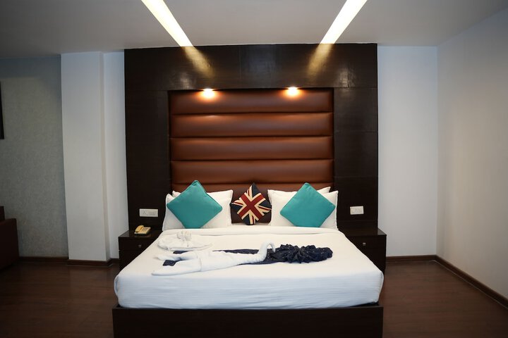 Room 12 of 34