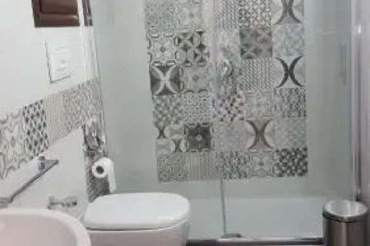 Room 5 of 9