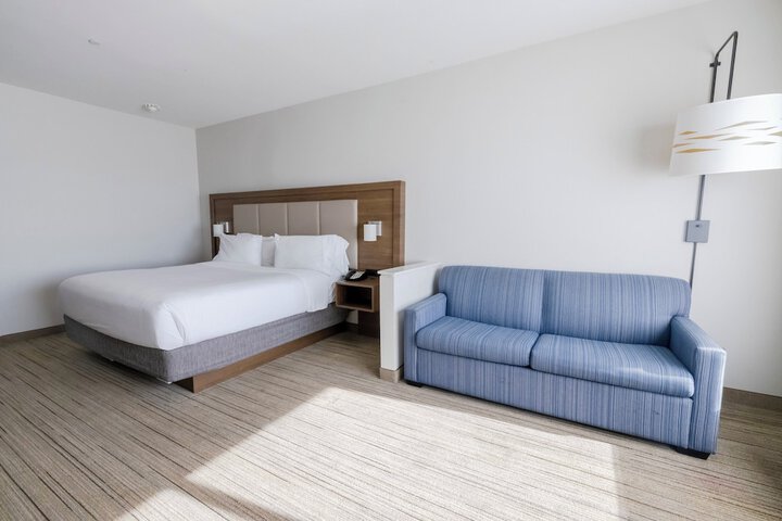 Room 6 of 40