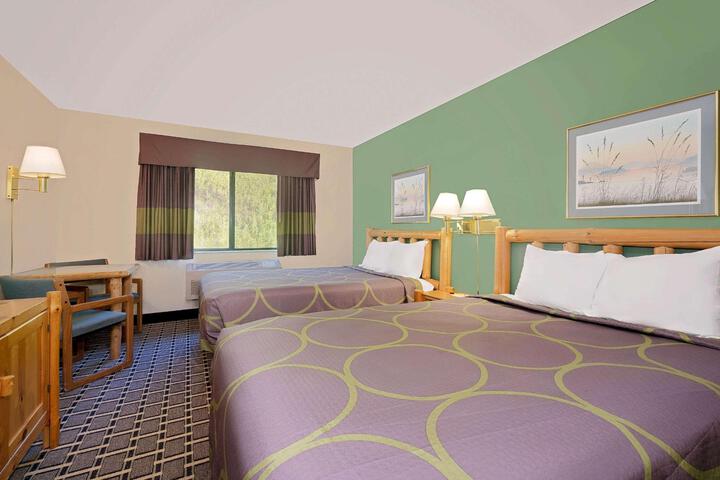 1 Queen Bed (5 of 5)