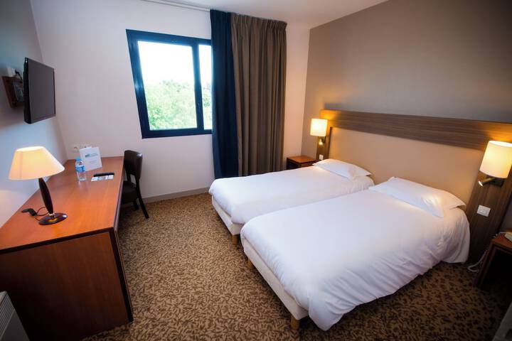 Room 16 of 40