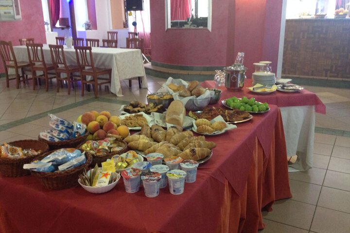 Breakfast/Coffee Service 27 of 32