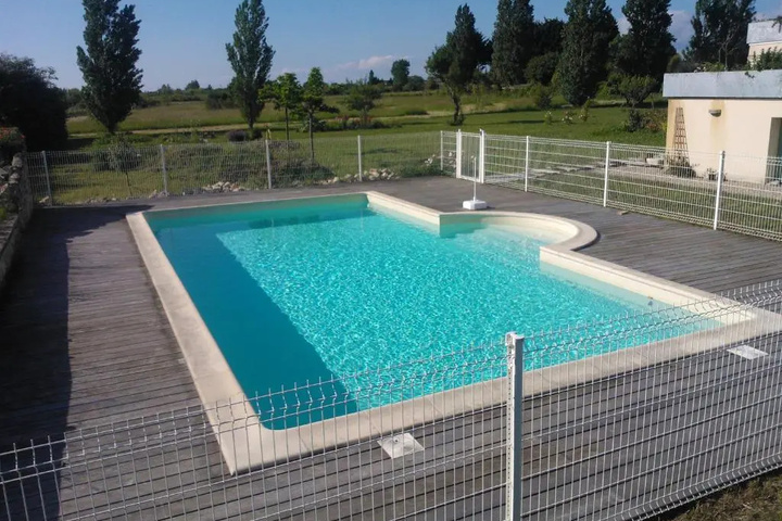 Pool 4 of 10
