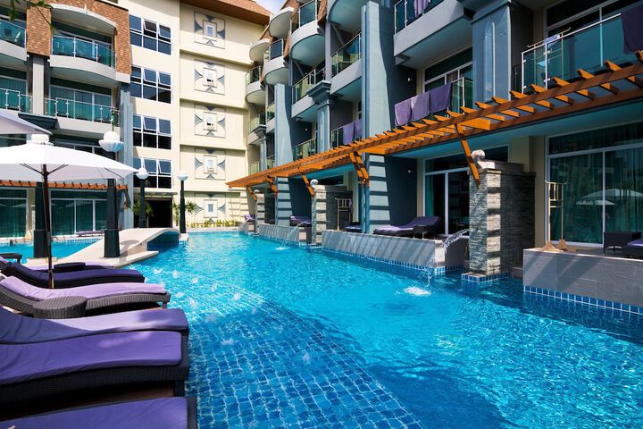 Pool Hotel