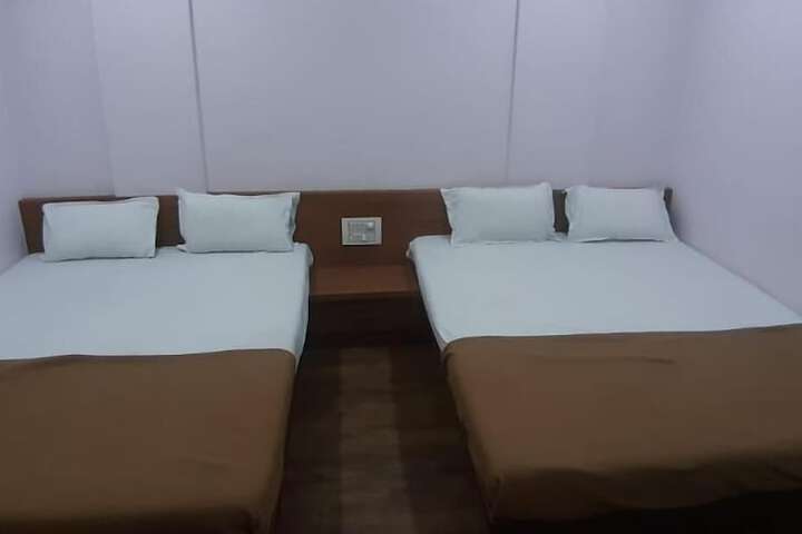 Room 7 of 32