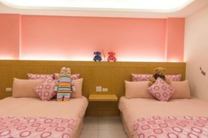 Room 4 of 13