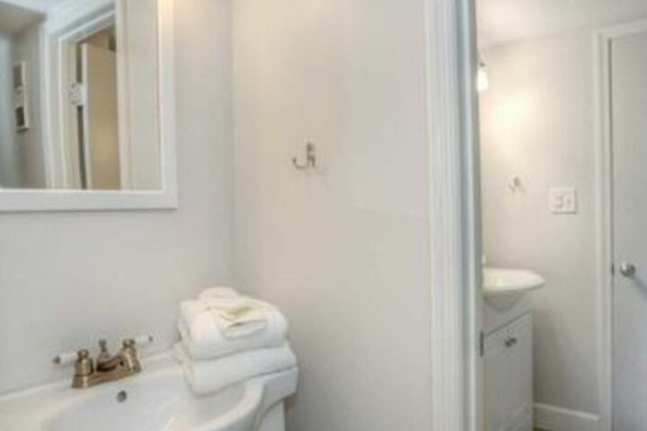 Room 7 of 32