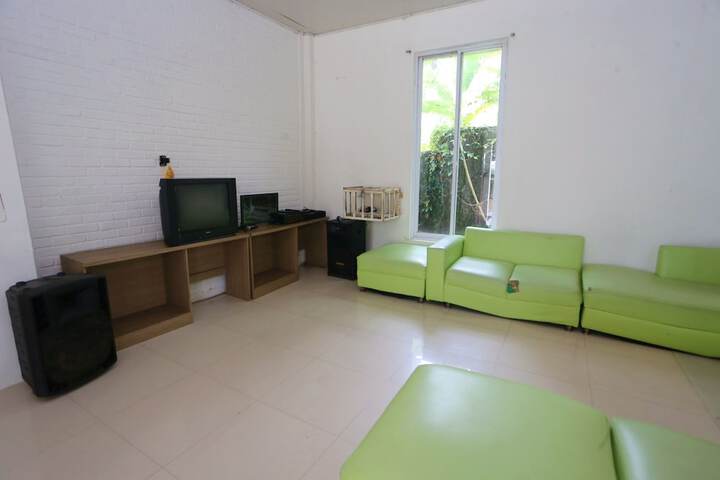 Room 12 of 37
