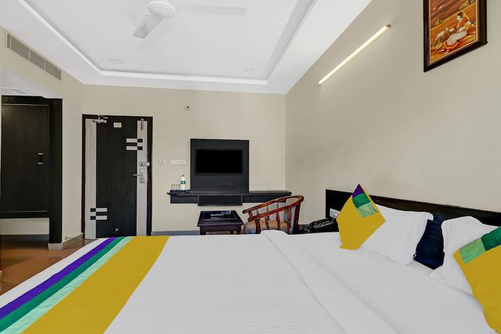 Room 15 of 28