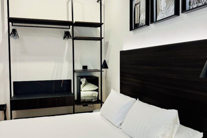 Room 17 of 33