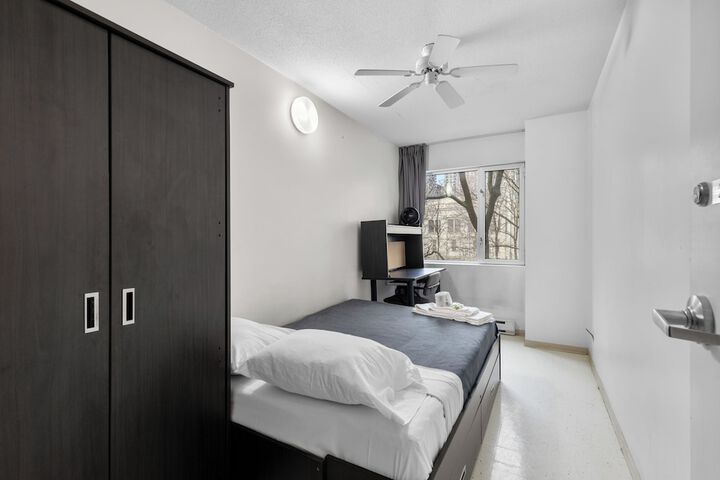 Room 10 of 42