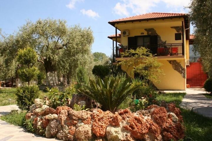 Exterior of Hotel Maria
