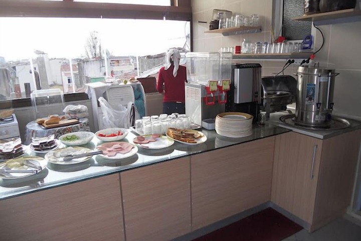 Dining 8 of 11