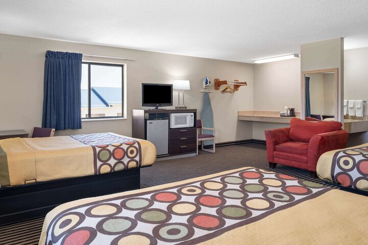 1 Queen Bed (2 of 26)