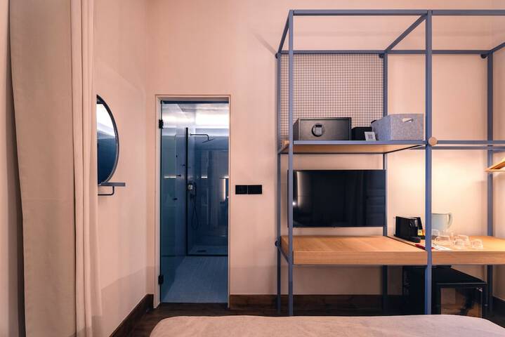 Room 37 of 85