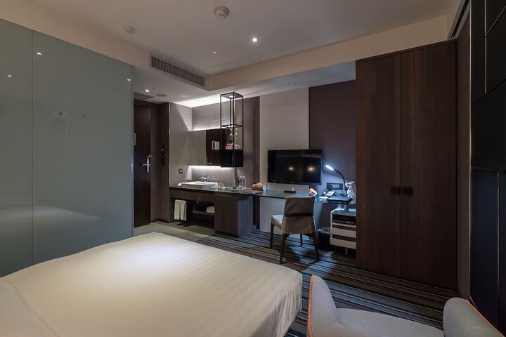 Room 52 of 108