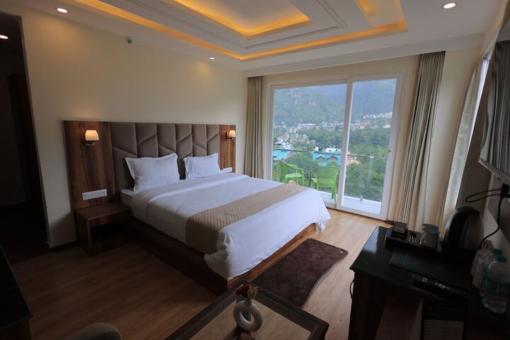 Room 8 of 17