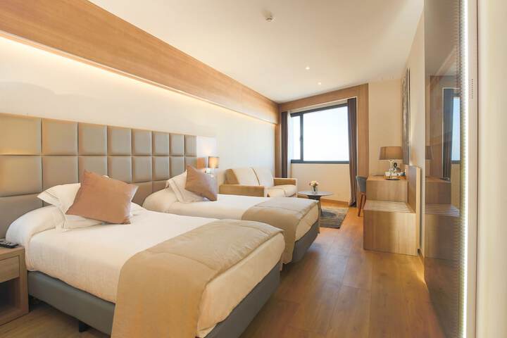 Room 7 of 65