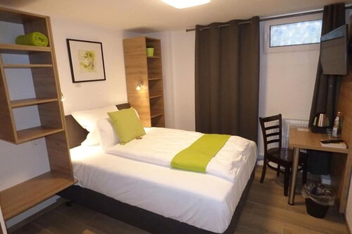Room 18 of 40