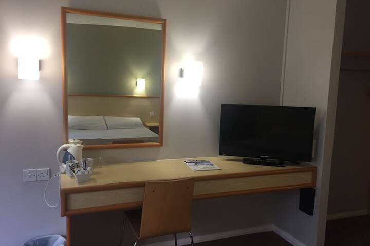Room 8 of 34