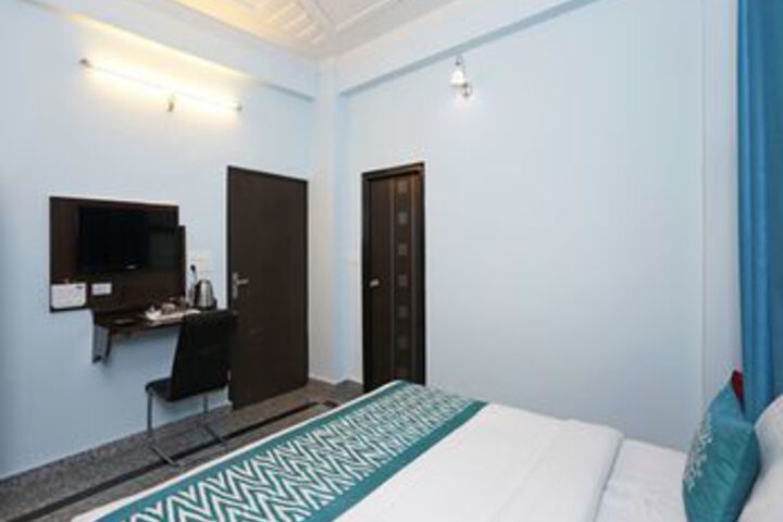Room 9 of 22