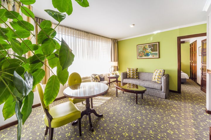 Room 10 of 60