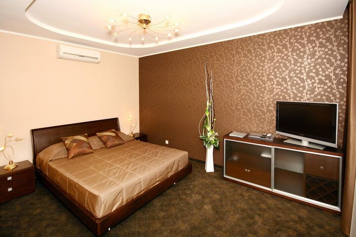 Room 2 of 29
