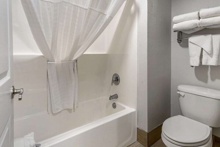 2 Queen Beds Accessible (2 of 9)