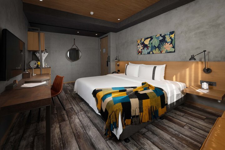Room 43 of 89