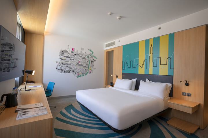 Room 5 of 116